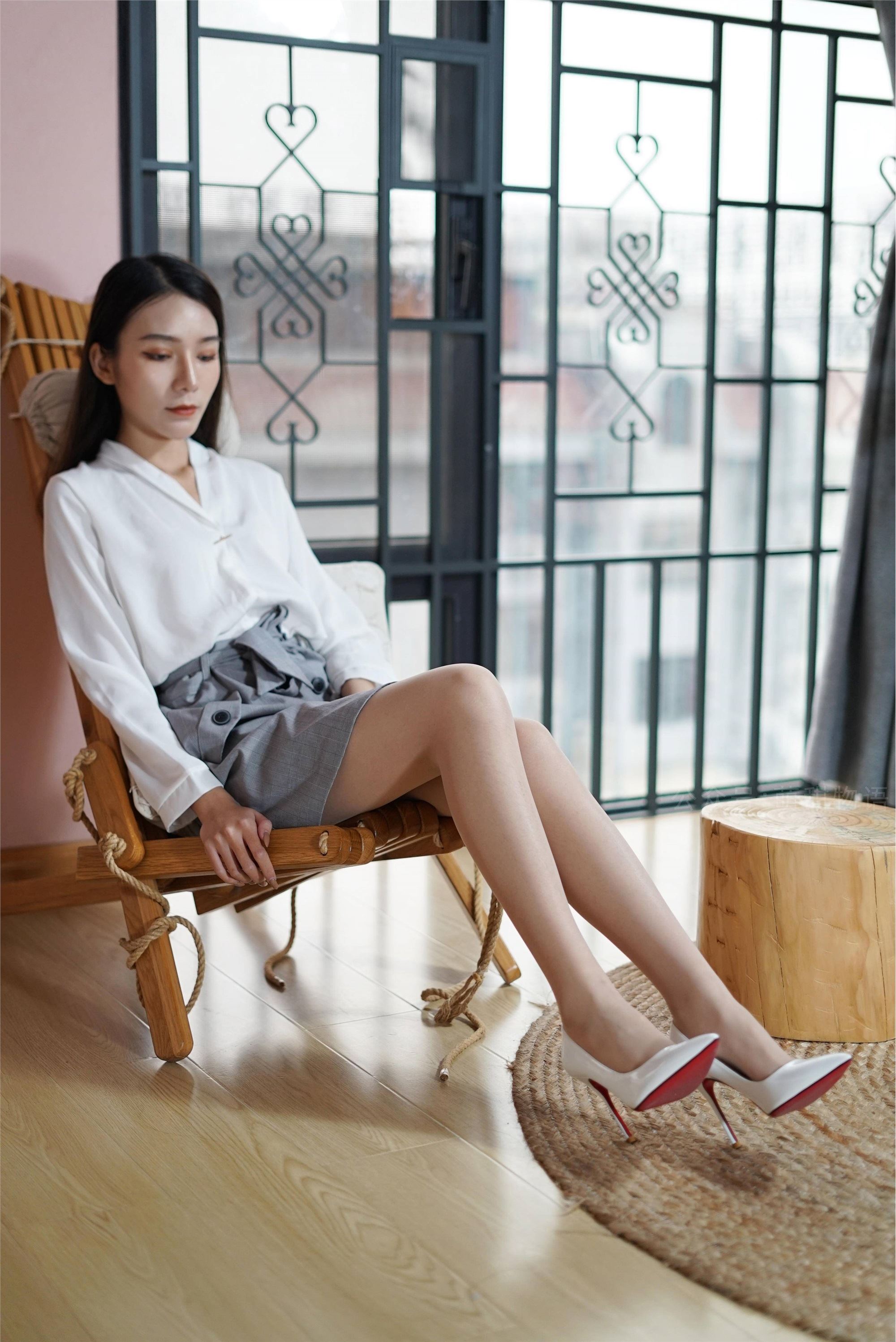 萌甜物语 XM140《迷人秘书装-可可》